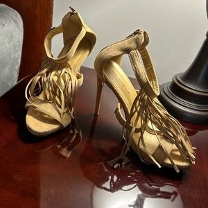 ✨HP✨Women’s Shoe Republic LA Heels